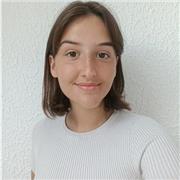 Étudiante en histoire donne des cours de soutien scolaire au élèves de collège ou de lycée